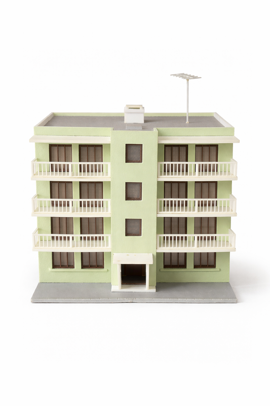 Building model by Jouef